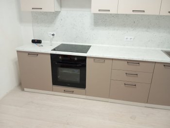 Кухонный гарнитур высокий Латте 3000 мм, Стол. 26 мм в Североуральске - severouralsk.mebel-e96.ru